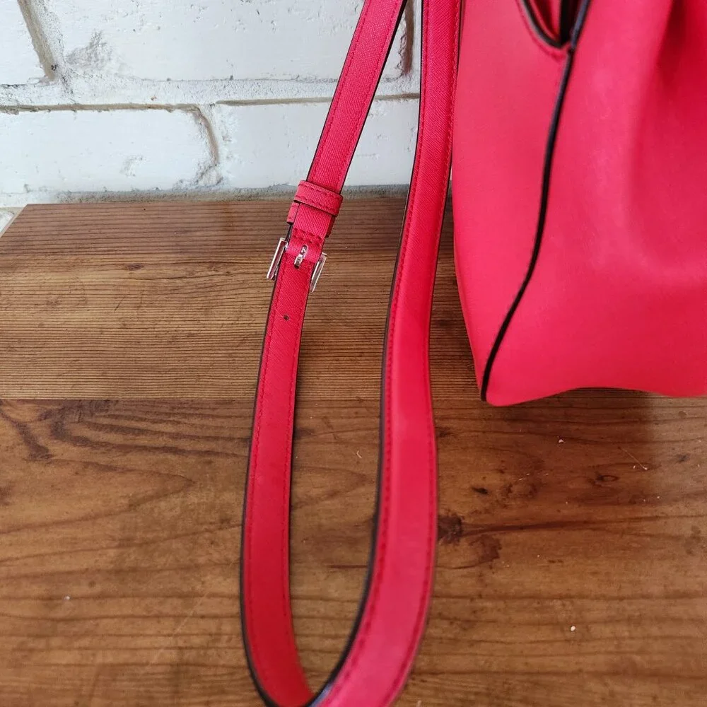 Like New Kate Spade Small Birdie Cameron Street Crossbody Bag Purse